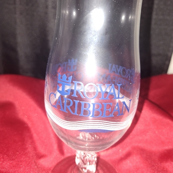 Royal Caribbean Cruise Line Tulip Glass Like New No Chips. - Picture 3 of 3